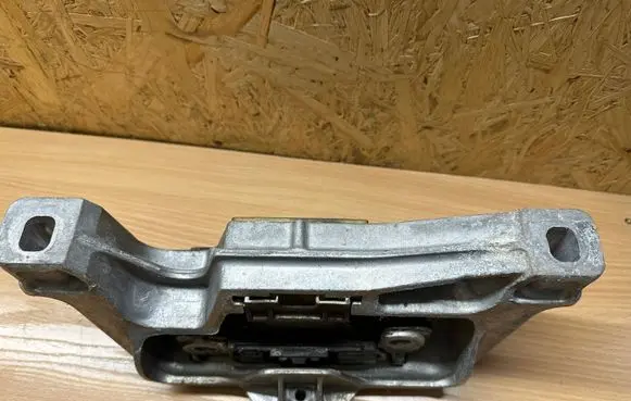Mercedes-Benz A W176 Engine mount bracket A2462402617