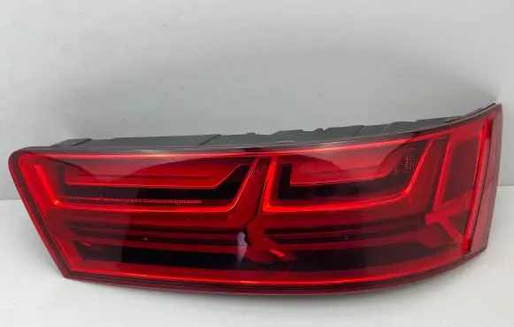 Audi Q7 4M Tailgate rear/tail lights 4M0945094D 20900203 AU736SAE12S