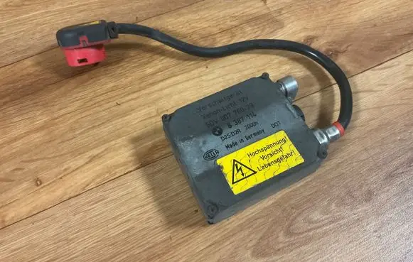 BMW 5 E39 Headlight ballast module Xenon 5DV00776029 8387114