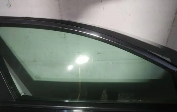 KIA Optima Front door window glass four-door as2