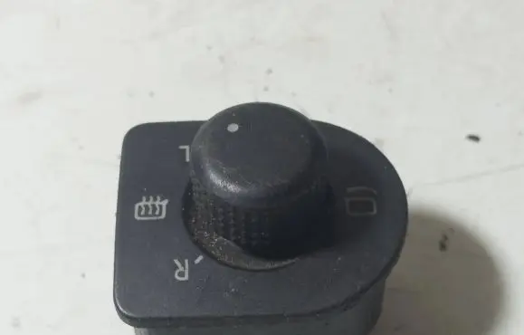 Volkswagen Golf IV Wing mirror switch 1J2959565E