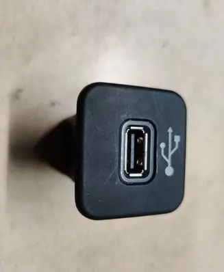 Jeep Compass USB socket connector 5UV99LXHAA 735579645