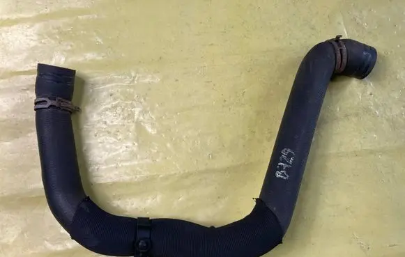 Mercedes-Benz B W245 Engine coolant pipe/hose A1695011182