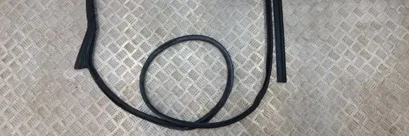 Nissan Leaf II (ZE1) Rubber seal rear door 828315SL0A