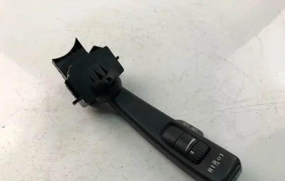 Volvo V50 Indicator stalk 17D770