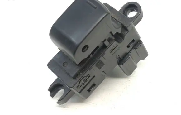 Nissan Qashqai Electric window control switch 25411JD000