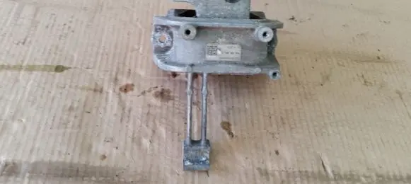 Volkswagen PASSAT B8 Engine mounting bracket 3Q0199262J
