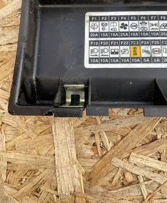 Land Rover Freelander Fuse box cover