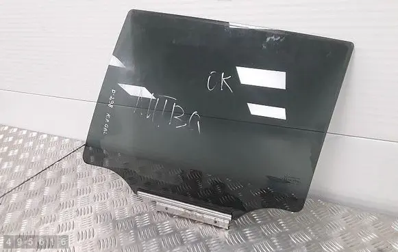 Suzuki SX4 S-Cross Rear door window glass E643R006723