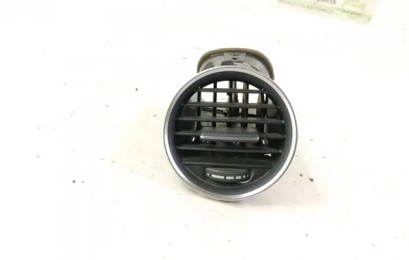 Mercedes-Benz C W204 Dashboard side air vent grill/cover trim 2048306754 A2048306754