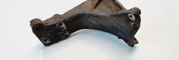 Volkswagen PASSAT B4 Engine mounting bracket 357199354