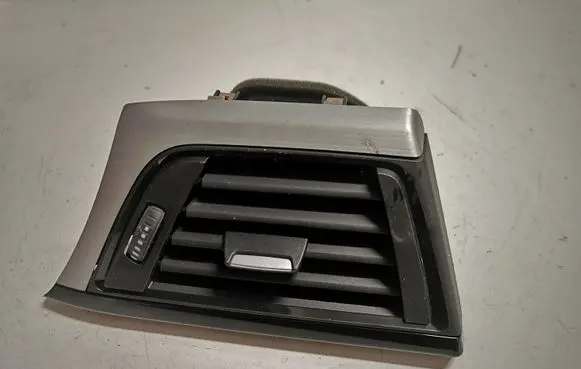 BMW 4 F32 F33 Dashboard side air vent grill/cover trim