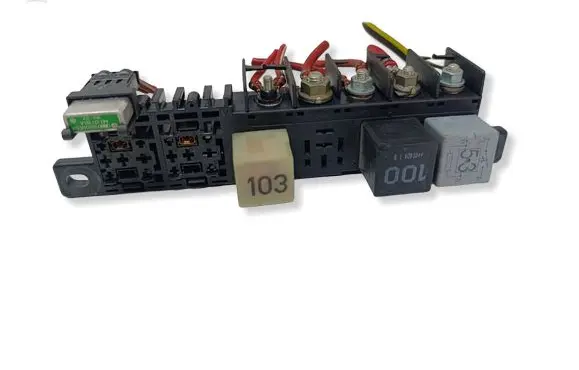 Volkswagen Golf IV Fuse module 8L0941822