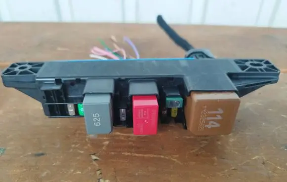 Peugeot 308 Fuse box set 9830004880