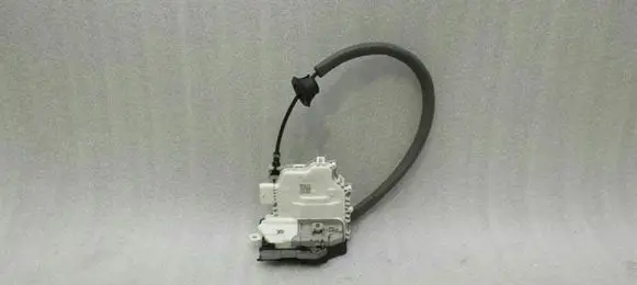 Audi A3 S3 8V Front door lock 8X2837015B