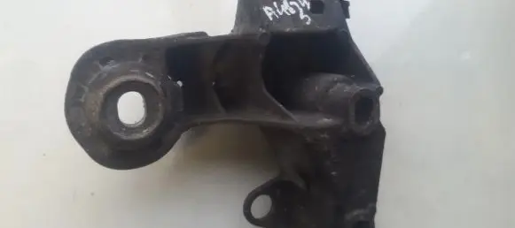 Skoda Superb B5 (3U) Engine mounting bracket 8E0199352F