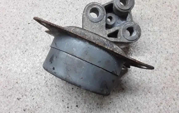Fiat Croma Engine mount bracket V05729
