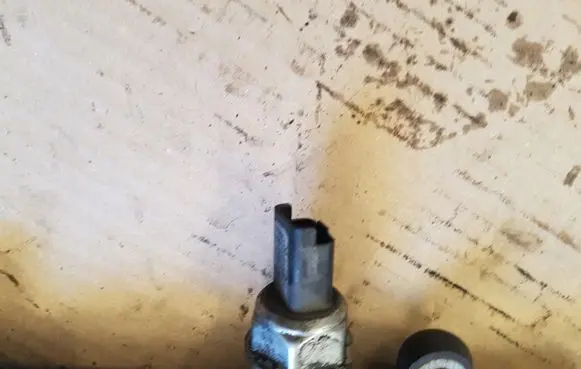 Volvo V50 Fuel pressure sensor 