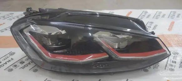 Volkswagen Golf VII Headlight/headlamp 5G1941082E 1ZX01306646