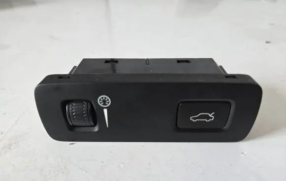 Volvo XC90 Tailgate/boot open switch button P31376510