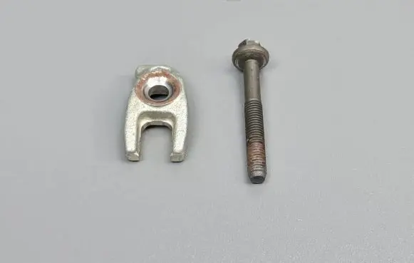 Dacia Sandero II Fuel Injector clamp holder