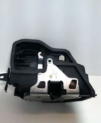 BMW X3 F25 Front door lock 7318424