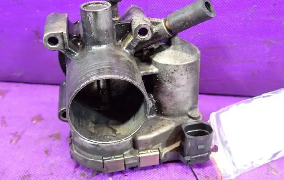 Volkswagen Polo III 6N 6N2 6NF Throttle body valve 030133062C