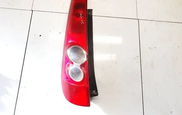 Ford Fiesta Rear/tail lights 6s6113405a 6s61-13405-a