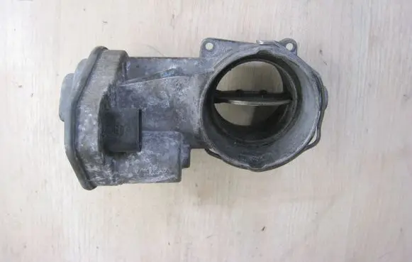Volkswagen Phaeton Throttle valve 07Z128069A