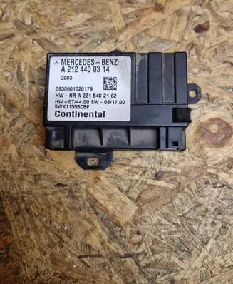 Mercedes-Benz E W212 Fuel injection pump control unit/module A2124400314 5WK11555CBF 0930601020179