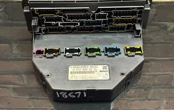 Mercedes-Benz E W212 Fuse box set A2129003825 A2129027408 A2129010907