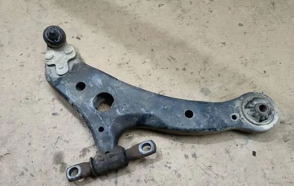 Lexus RX 330 - 350 - 400H Front lower control arm/wishbone 