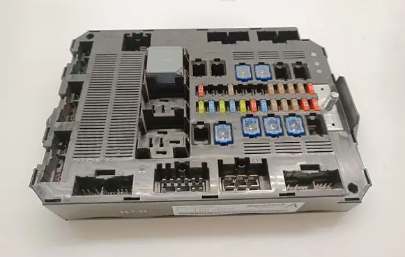 Jaguar XF X250 Fuse module 9X2314B476AD 73409725 BCMA12247794