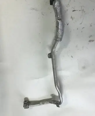 BMW 2 F46 Engine coolant pipe/hose 8589047
