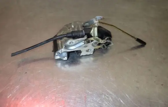 Mercedes-Benz E W124 Front door lock