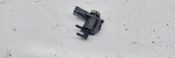Volkswagen Touareg I Turbo solenoid valve 1J0906283