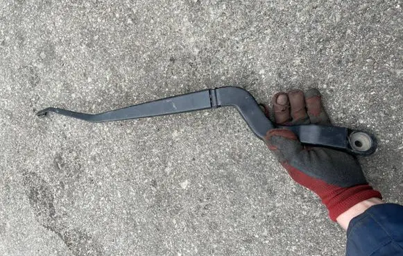 Land Rover Discovery Sport Front wiper blade arm