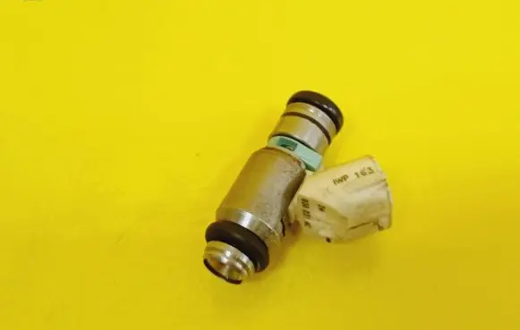 Volkswagen Golf V Fuel injector 036031AC
