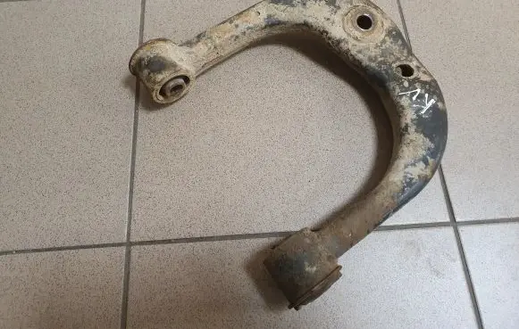 Toyota Land Cruiser (HDJ90) Front lower control arm/wishbone