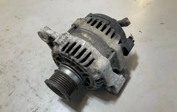 Opel Insignia A Generator/alternator 13502583 14V100A