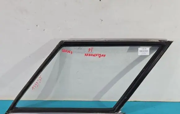 Peugeot 305 Rear side window IMPRK1393265