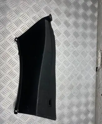 (D)pillar trim (top)