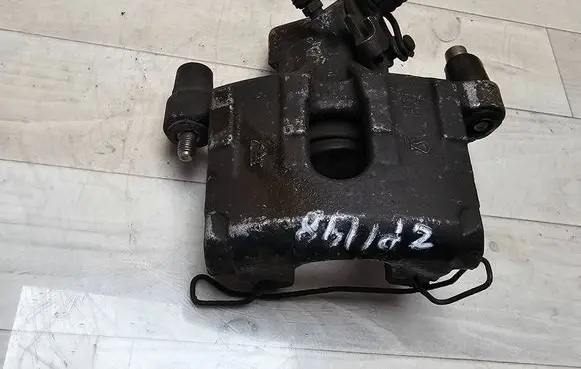 Toyota Corolla Verso AR10 Rear brake caliper 