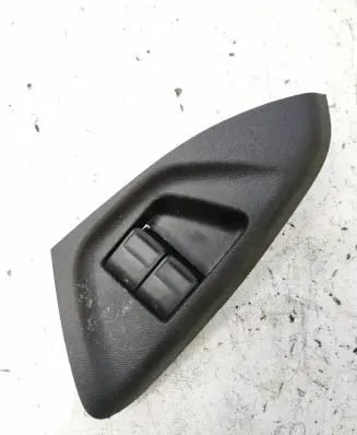 Peugeot 108 Electric window control switch CZ1140V69B