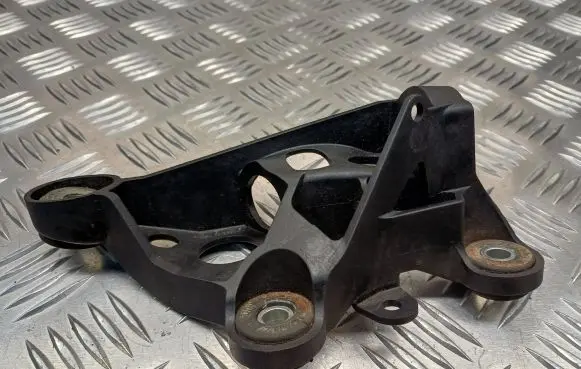 Volkswagen Polo IV 9N3 Gear shift cable bracket 6Q0711789G