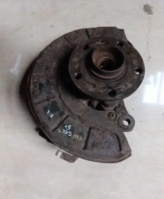 Volkswagen Golf Plus Front wheel hub