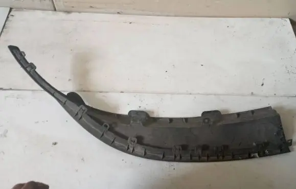 Opel Astra J Front bumper lip 13264407