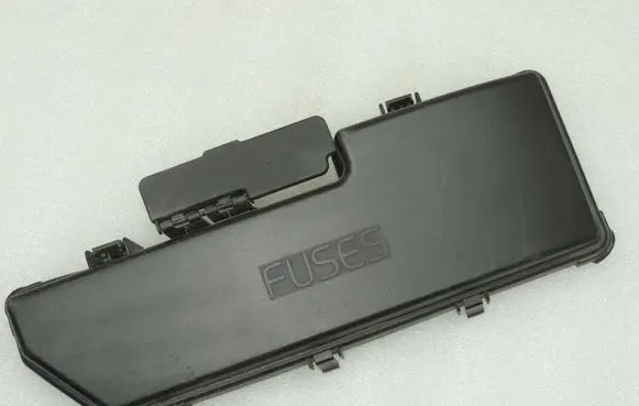 Volvo V70 Fuse box cover 9494211