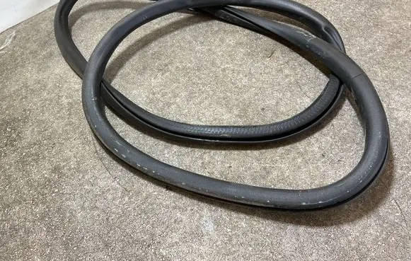 Citroen C4 III e-C4 Rear door rubber seal (on body) 