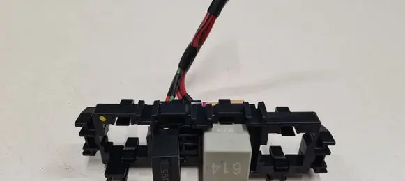 Audi A6 S6 C6 4F Relay mounting block 4E0937503D